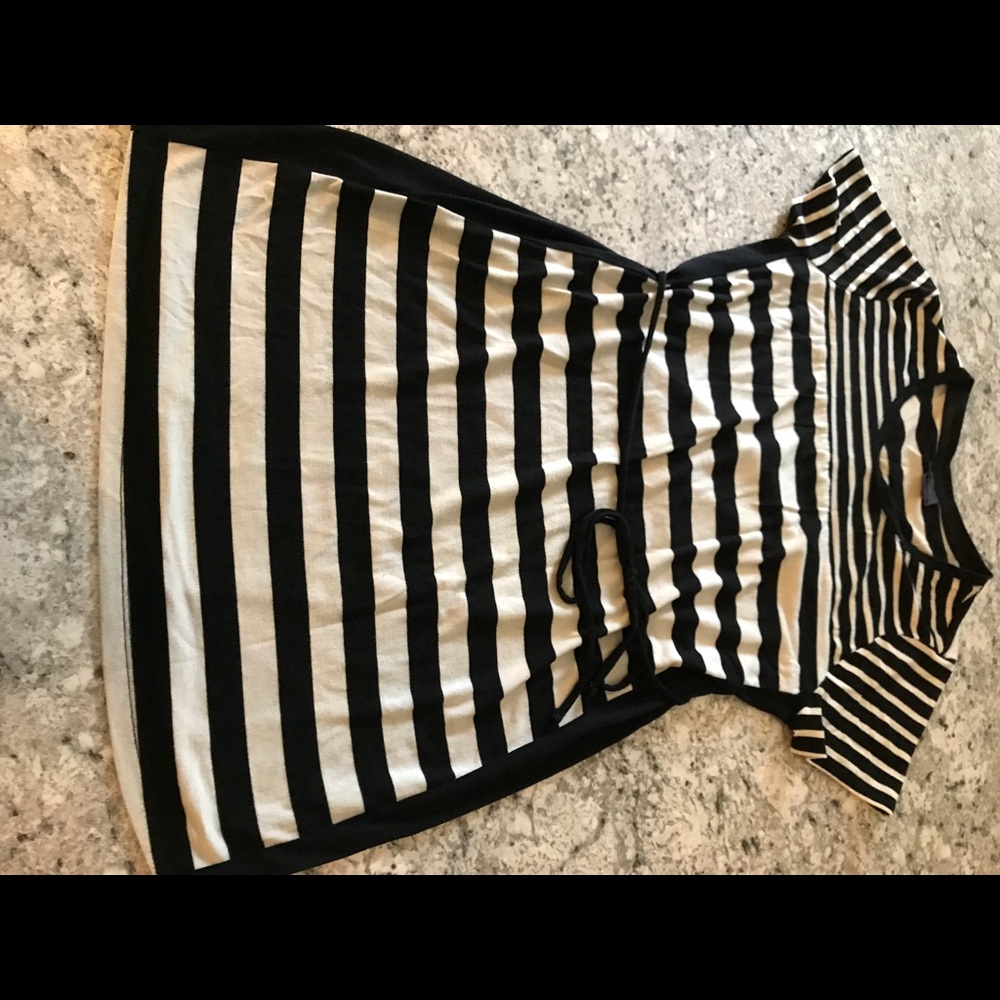 Oh Baby Motherhood Maternity black and white top